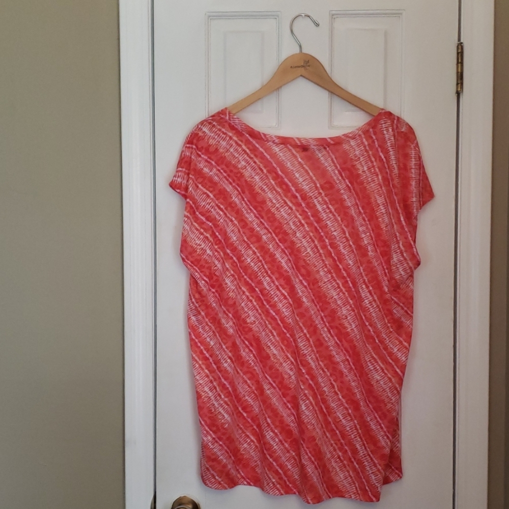 3/$15 Sejour Orange Leopard V-Neck Tee - Picture 2 of 4